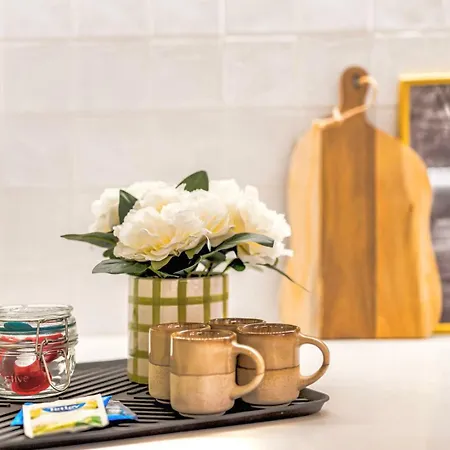 Διαμέρισμα Red Tulip Flat Bright & Colourful By Homeful Homes *