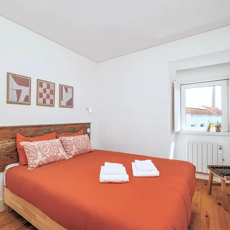 Red Tulip Flat Bright & Colourful By Homeful Homes Διαμέρισμα