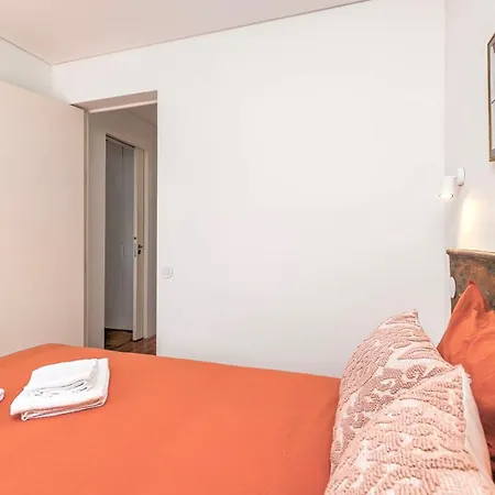 Διαμέρισμα Red Tulip Flat Bright & Colourful By Homeful Homes