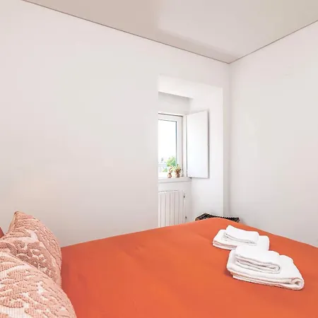 Διαμέρισμα Red Tulip Flat Bright & Colourful By Homeful Homes *