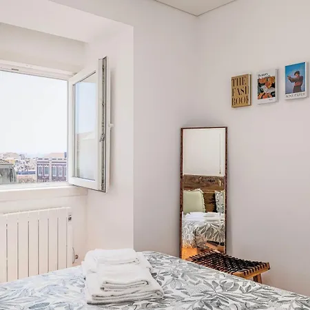 Διαμέρισμα Red Tulip Flat Bright & Colourful By Homeful Homes